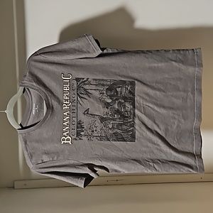 Banana Republic Graphic Gray T Shirt Medium